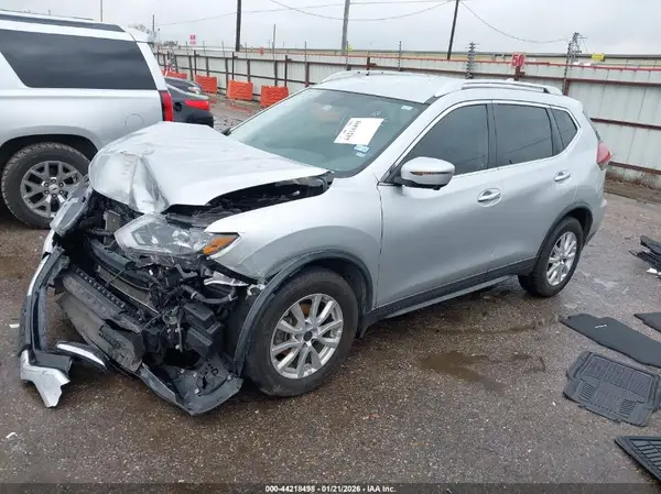 KNMAT2MT1JP574529 2018 NISSAN ROGUE - Image 2
