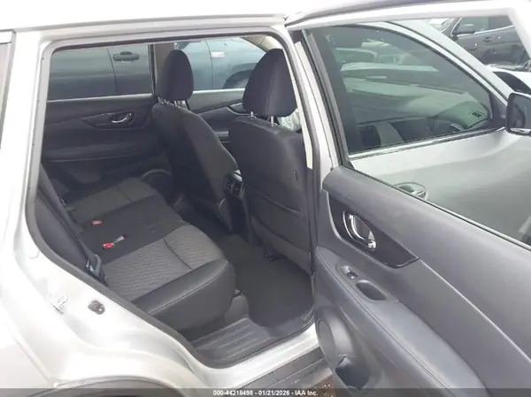 KNMAT2MT1JP574529 2018 NISSAN ROGUE - Image 8