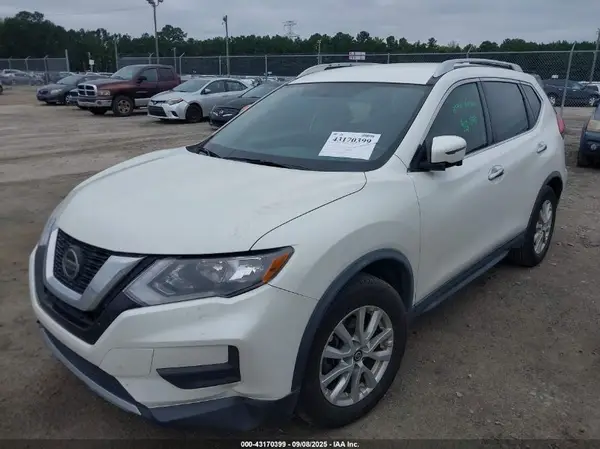 KNMAT2MT1JP576569 2018 NISSAN ROGUE - Image 2