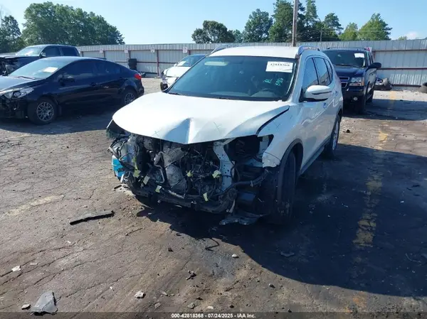 KNMAT2MT1JP579438 2018 NISSAN ROGUE - Image 2