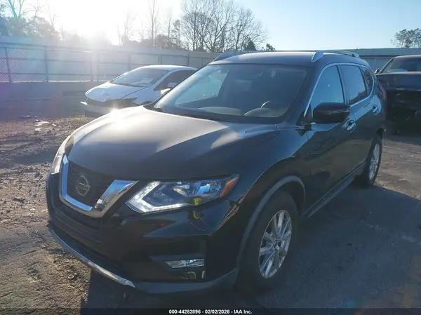 KNMAT2MT1JP581478 2018 NISSAN ROGUE - Image 2