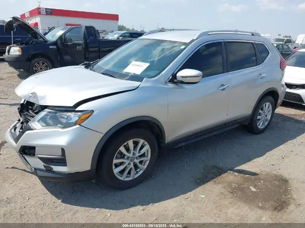 KNMAT2MT1JP590598 2018 NISSAN ROGUE - Image 2
