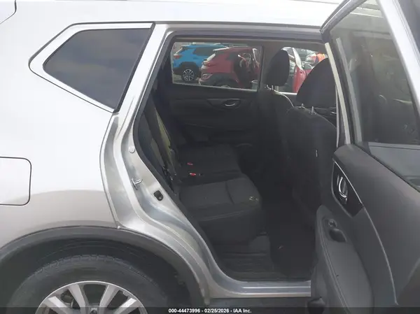 KNMAT2MT1JP590620 2018 NISSAN ROGUE - Image 8