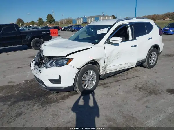 KNMAT2MT1JP591718 2018 NISSAN ROGUE - Image 2