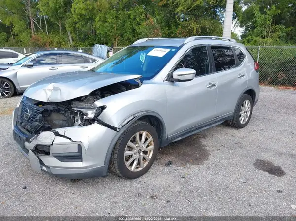 KNMAT2MT1JP591945 2018 NISSAN ROGUE - Image 2