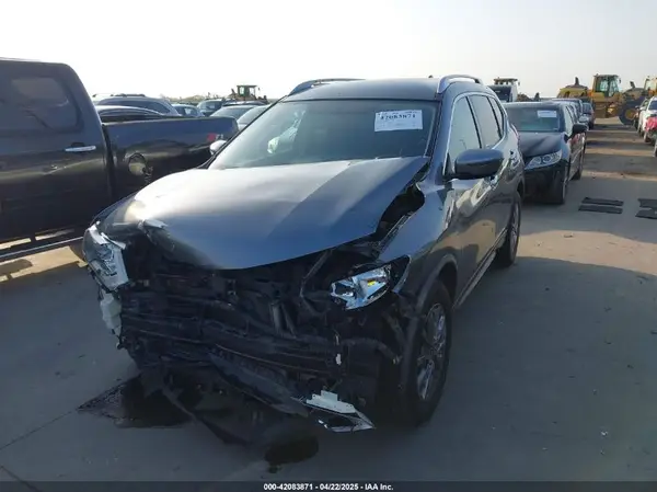 KNMAT2MT1JP592013 2018 NISSAN ROGUE - Image 2