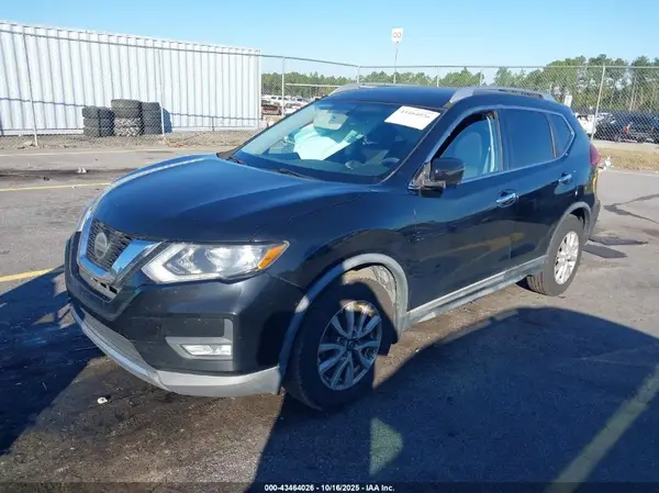 KNMAT2MT1JP593968 2018 NISSAN ROGUE - Image 2
