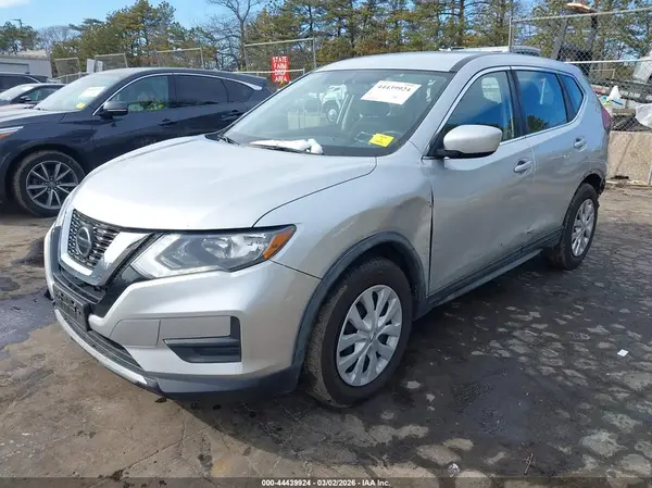 KNMAT2MT1JP602586 2018 NISSAN ROGUE - Image 2