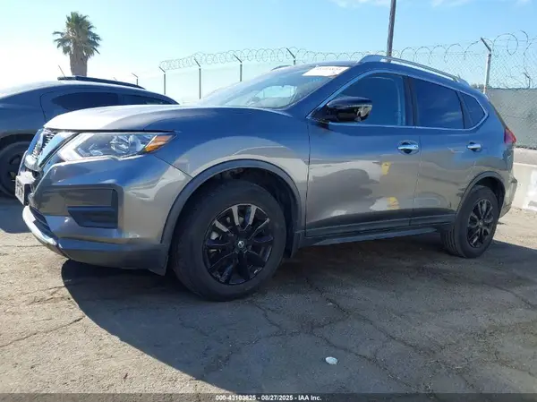 KNMAT2MT1JP608355 2018 NISSAN ROGUE - Image 2