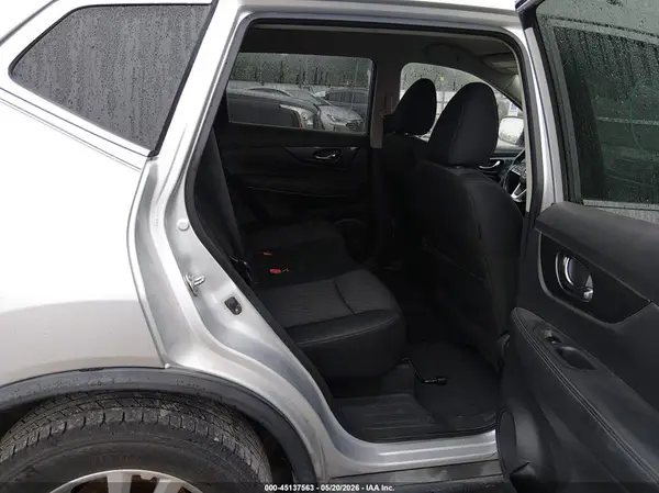 KNMAT2MT1JP610557 2018 NISSAN ROGUE - Image 8