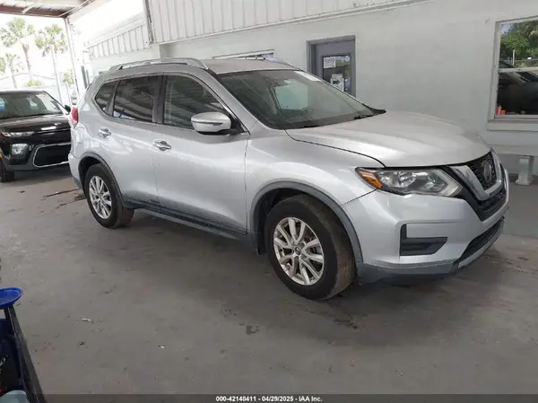 KNMAT2MT1JP613460 2018 NISSAN ROGUE - Image 1