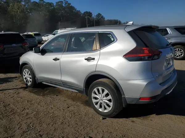 KNMAT2MT1JP621655 2018 NISSAN ROGUE - Image 2