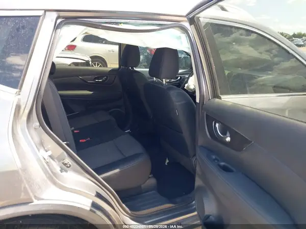 KNMAT2MT1JP622837 2018 NISSAN ROGUE - Image 8