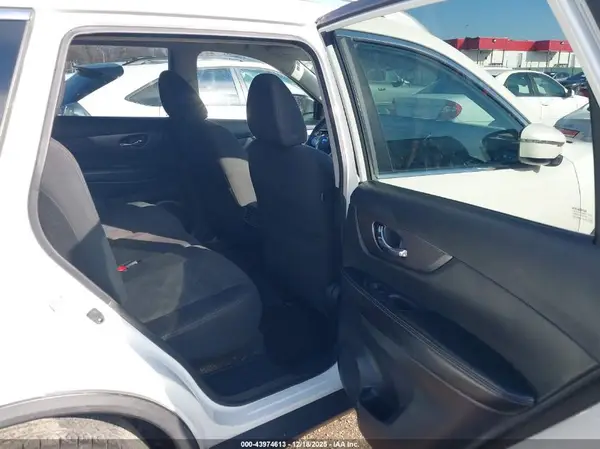 KNMAT2MT2GP622189 2016 NISSAN ROGUE - Image 8