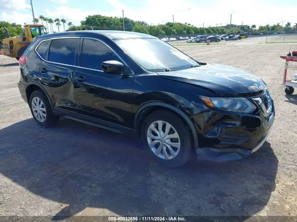 KNMAT2MT2HP500756 2017 NISSAN ROGUE - Image 1