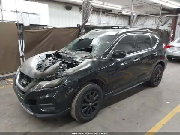 KNMAT2MT2HP513040 2017 NISSAN ROGUE - Image 2