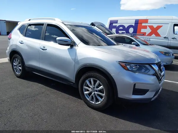 KNMAT2MT2HP514138 2017 NISSAN ROGUE - Image 1