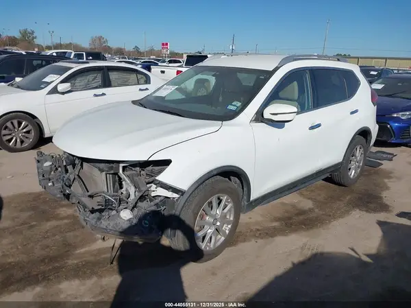 KNMAT2MT2HP515029 2017 NISSAN ROGUE - Image 2