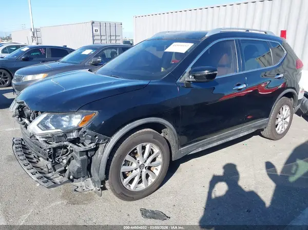 KNMAT2MT2HP516195 2017 NISSAN ROGUE - Image 2