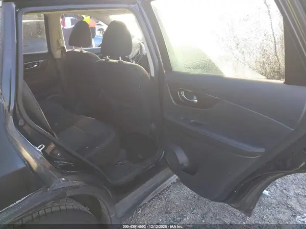 KNMAT2MT2HP517881 2017 NISSAN ROGUE - Image 8