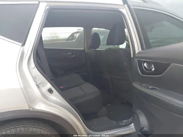 KNMAT2MT2HP521784 2017 NISSAN ROGUE - Image 8