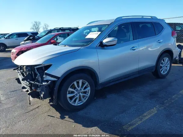 KNMAT2MT2HP525057 2017 NISSAN ROGUE - Image 2