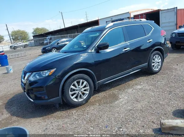 KNMAT2MT2HP525513 2017 NISSAN ROGUE - Image 2