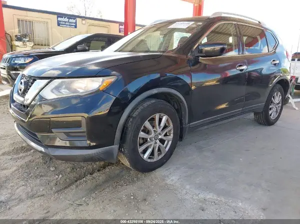 KNMAT2MT2HP527147 2017 NISSAN ROGUE - Image 2