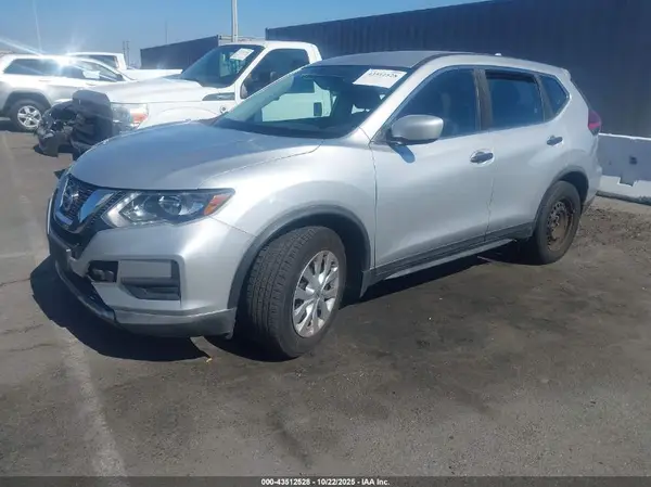 KNMAT2MT2HP540111 2017 NISSAN ROGUE - Image 2