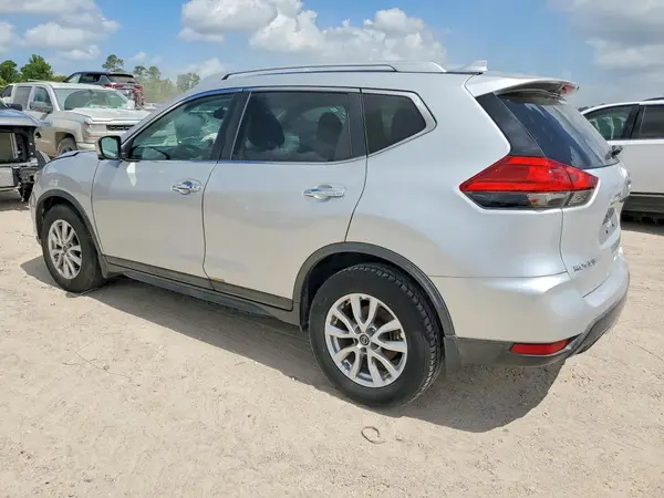 KNMAT2MT2HP550623 2017 NISSAN ROGUE - Image 2