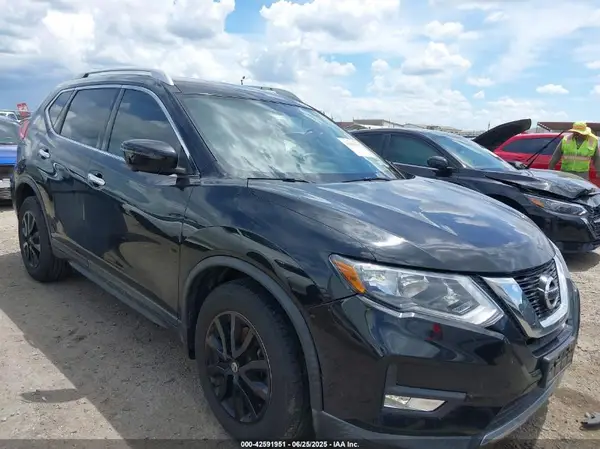KNMAT2MT2HP553733 2017 NISSAN ROGUE - Image 1