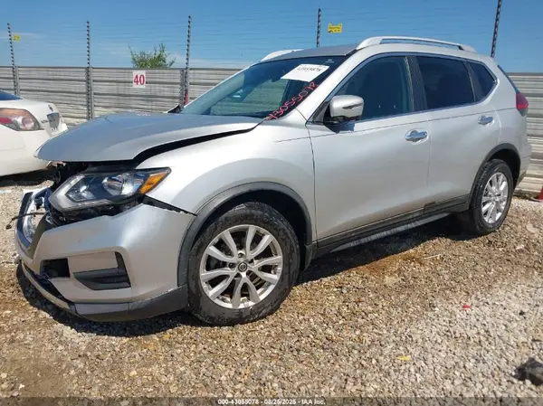 KNMAT2MT2HP554283 2017 NISSAN ROGUE - Image 2
