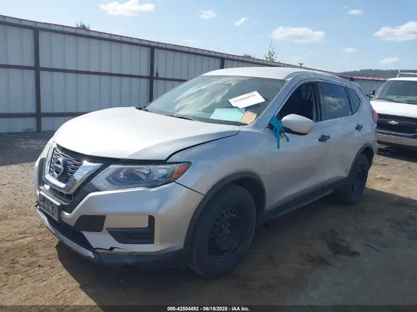 KNMAT2MT2HP554980 2017 NISSAN ROGUE - Image 2