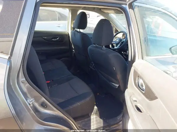 KNMAT2MT2HP556339 2017 NISSAN ROGUE - Image 8