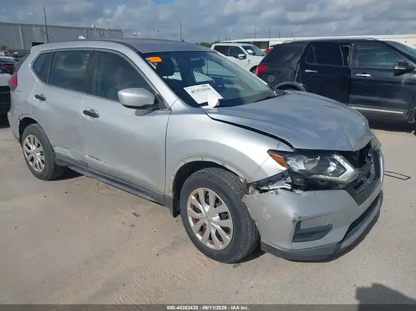 KNMAT2MT2HP558026 2017 NISSAN ROGUE - Image 1