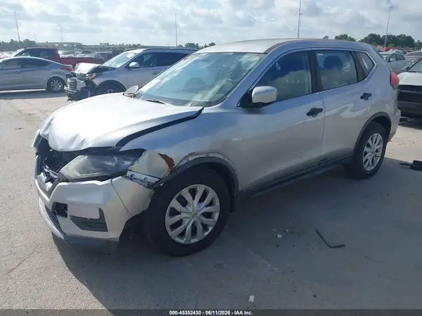 KNMAT2MT2HP558026 2017 NISSAN ROGUE - Image 2
