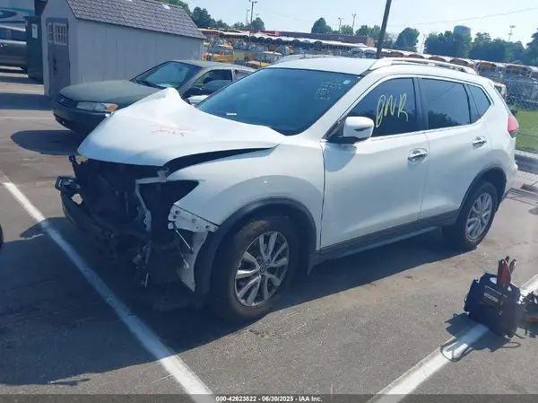 KNMAT2MT2HP559659 2017 NISSAN ROGUE - Image 2