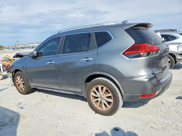 KNMAT2MT2HP561699 2017 NISSAN ROGUE - Image 2