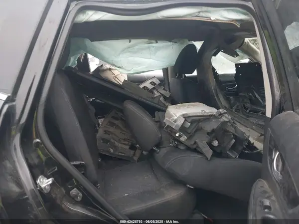 KNMAT2MT2HP572573 2017 NISSAN ROGUE - Image 8