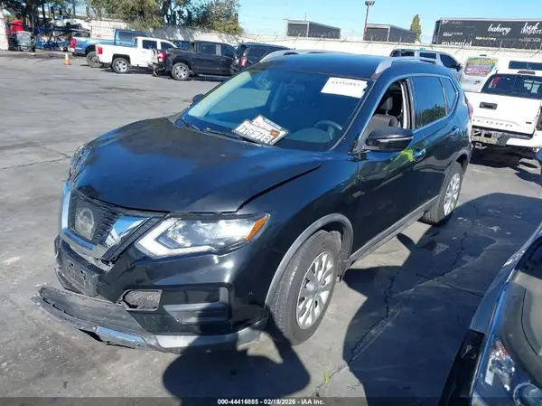 KNMAT2MT2HP579359 2017 NISSAN ROGUE - Image 2