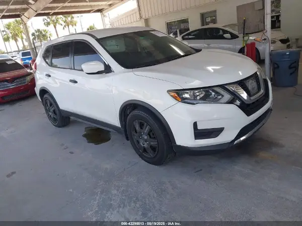 KNMAT2MT2HP582438 2017 NISSAN ROGUE - Image 1