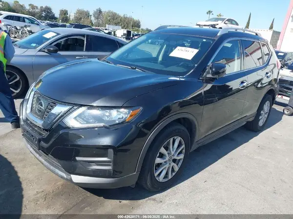 KNMAT2MT2HP586540 2017 NISSAN ROGUE - Image 2