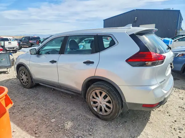 KNMAT2MT2HP586568 2017 NISSAN ROGUE - Image 2