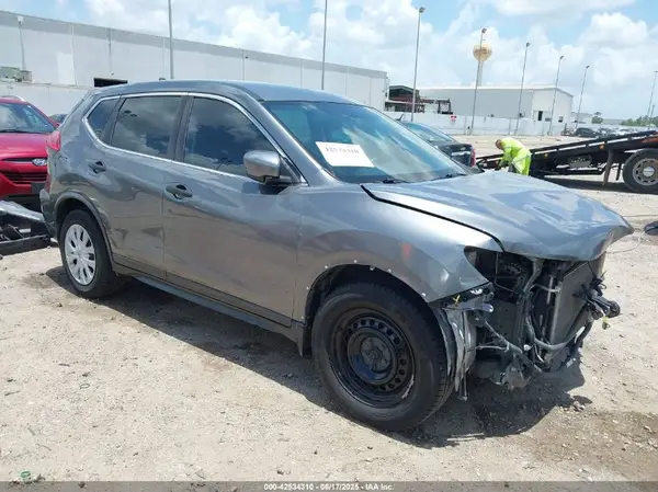KNMAT2MT2HP587882 2017 NISSAN ROGUE - Image 1