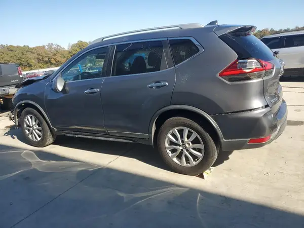 KNMAT2MT2HP590488 2017 NISSAN ROGUE - Image 2