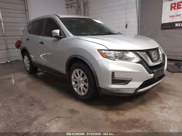 KNMAT2MT2HP590796 2017 NISSAN ROGUE - Image 1