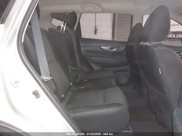 KNMAT2MT2HP590796 2017 NISSAN ROGUE - Image 8