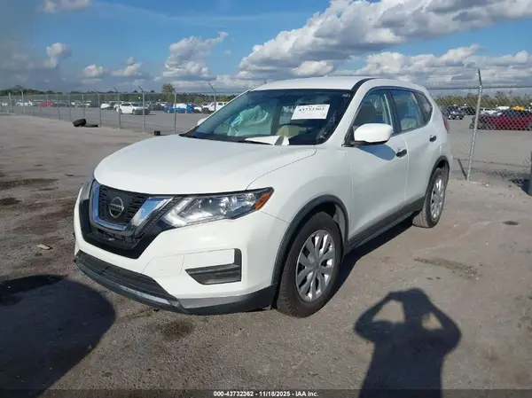 KNMAT2MT2HP595500 2017 NISSAN ROGUE - Image 2