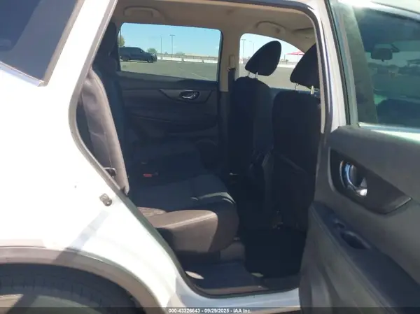 KNMAT2MT2HP599305 2017 NISSAN ROGUE - Image 8