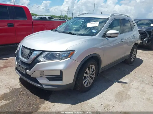 KNMAT2MT2HP611470 2017 NISSAN ROGUE - Image 2